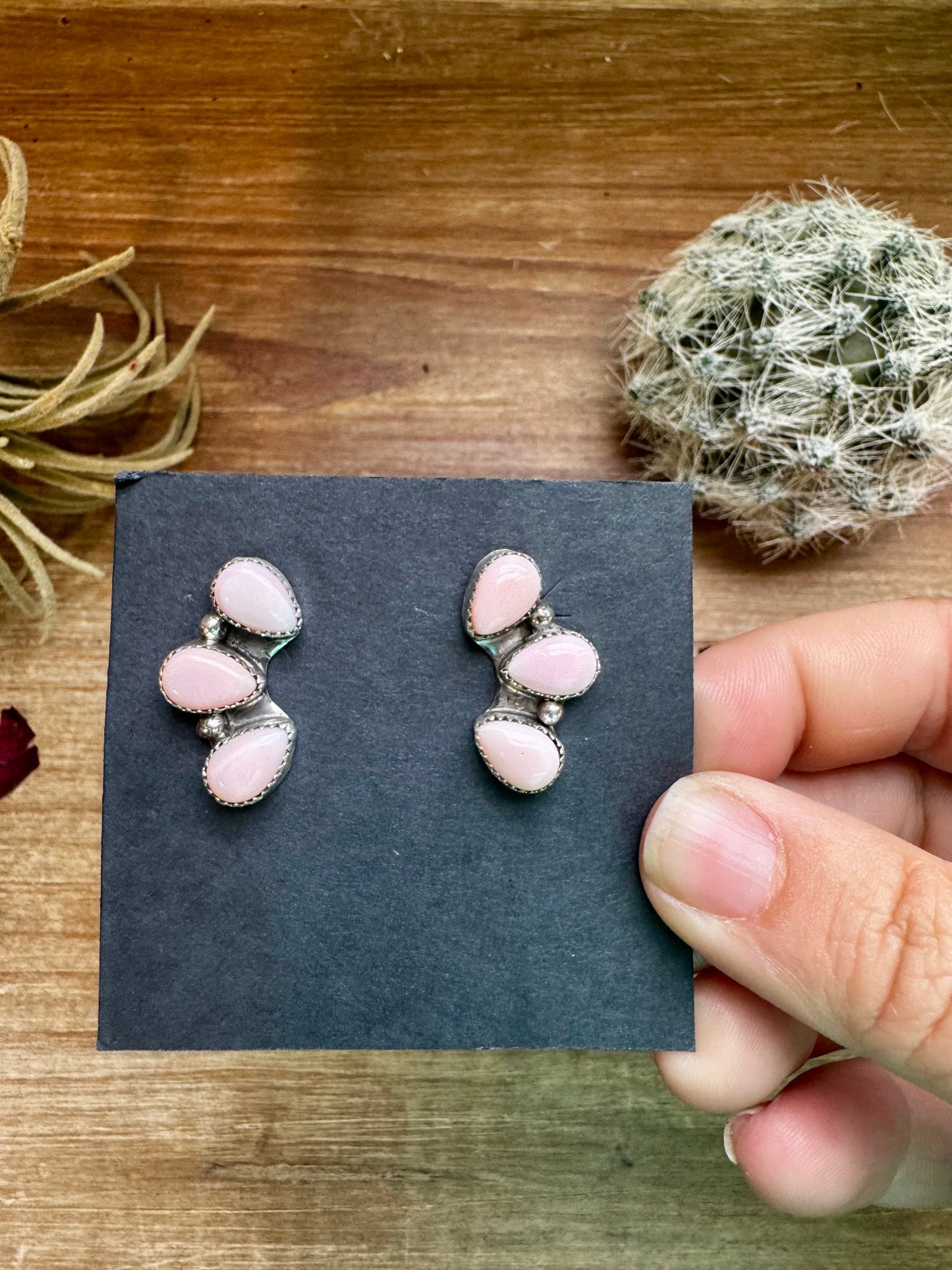 Pink Conch Stud earrings - Half Cluster