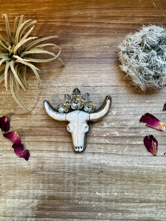 Big Antler longhorn with  turquoise pendant with flowers